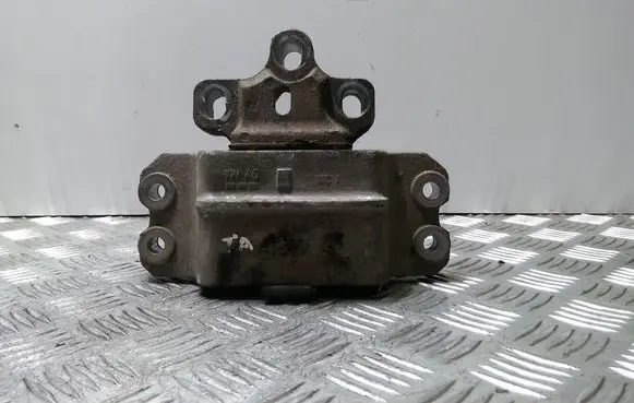 Volkswagen Touran I Engine mount bracket 1K0199555