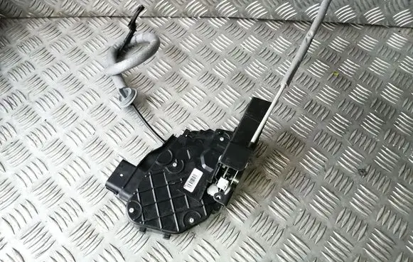 Volvo V50 Front door lock 30799309