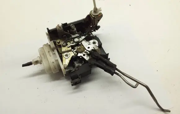 Audi A4 S4 B5 8D Front door lock 8L1837016A