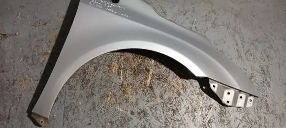 Toyota Avensis T270 Fender