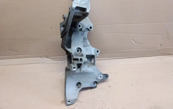 Skoda Roomster (5J) Generator/alternator bracket 03L903143Q
