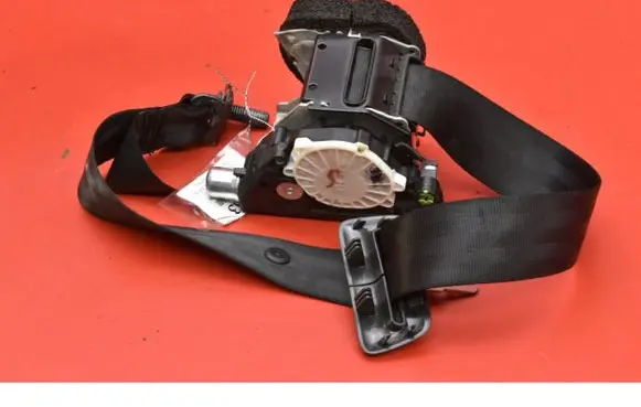 Volvo S60 Front seatbelt 39822960