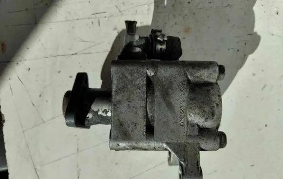 BMW 3 E36 Power steering pump