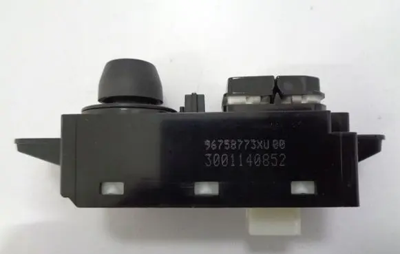 Peugeot 208 Other control units/modules 96758773XU