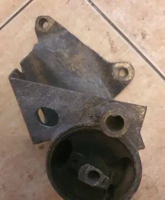 Engine mount bracket