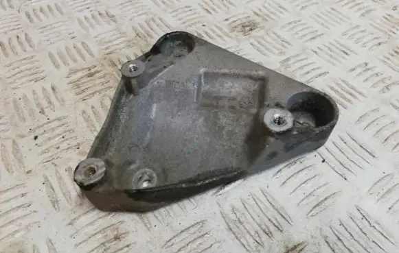 Opel Adam A/C compressor mount bracket 55577637 428702815