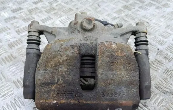 Volkswagen PASSAT B7 USA Front brake caliper