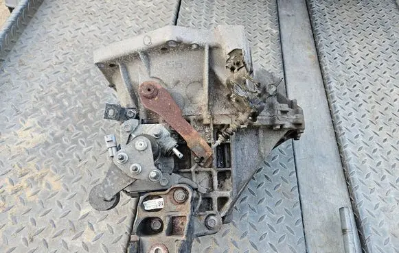 Toyota Aygo AB40 Manual 5 speed gearbox 30300-0H050