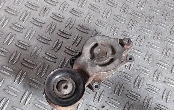 Mazda 6 Generator/alternator belt tensioner R2AA15980