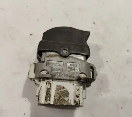Renault Scenic II - Grand scenic II Electric window control switch 315029A