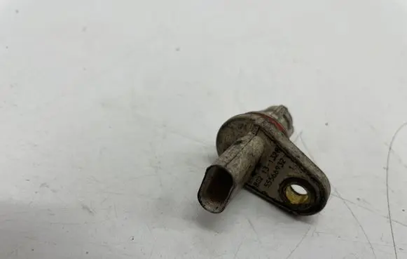 Opel Zafira B Camshaft position sensor 55566932