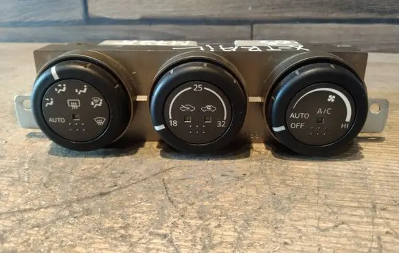 Nissan X-Trail T30 Climate control unit 27500EQ410 A0200018A04002 C5527