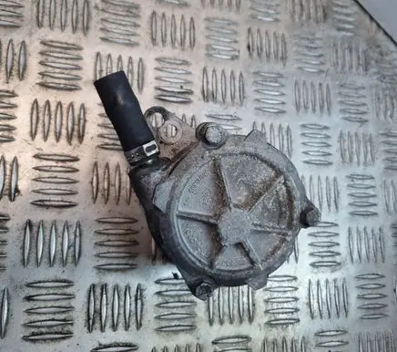 BMW 3 E46 Vacuum pump 2249939