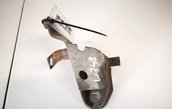 Engine mounting bracket
