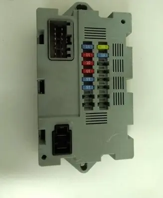 Jaguar XJ X351 Fuse module SW71739084