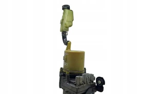 Nissan Almera N16 Power steering pump