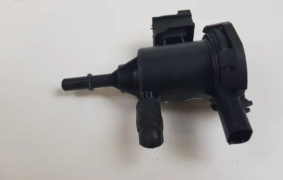 Mercedes-Benz GLA W156 X156 Fuel tank valve A0004760600