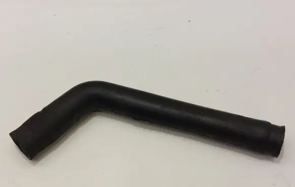 Volkswagen PASSAT B3 Breather/breather pipe/hose 037133394P