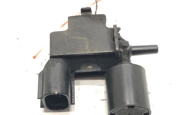 Toyota Corolla Verso E121 Fuel pressure regulator 