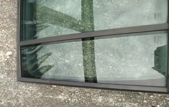 Rear vent window glass