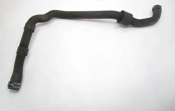 Volkswagen PASSAT B8 Engine coolant pipe/hose