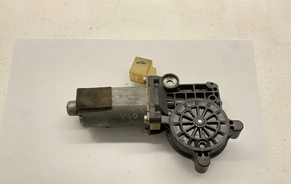 Volvo XC70 Front door window regulator with motor 101354XXX 0204
