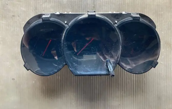 Suzuki Grand Vitara II Speedometer (instrument cluster) 3411067JB 3411067JB0 VP7SUF10849KA
