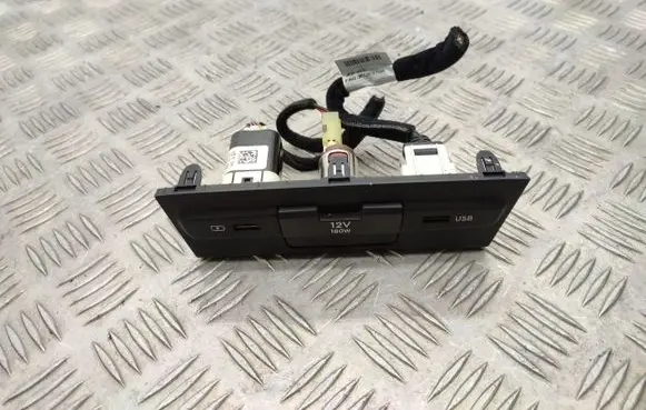 Hyundai i20 (BC3 BI3) USB socket connector 96125Q0020