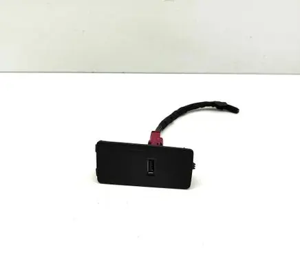 Volvo S90, V90 USB socket connector 31389705 31497152