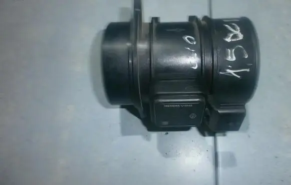Renault Clio III Mass air flow meter 8200358901b