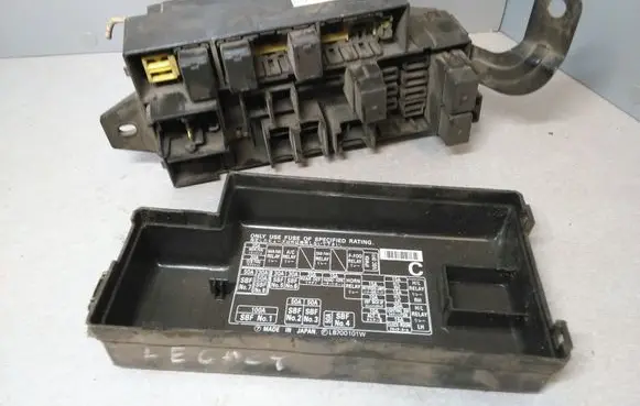 Subaru Legacy Fuse module LB700101W 82231AE0006