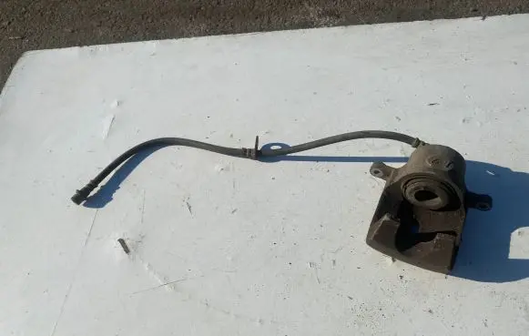Toyota Prius (XW20) Front brake caliper 2D1U2