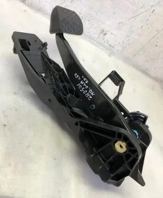 Mercedes-Benz GLA H247 Brake pedal A1772900600