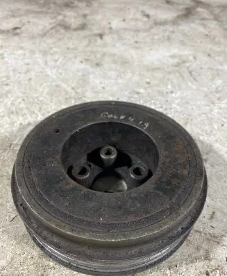 Volkswagen Golf IV Crankshaft pulley