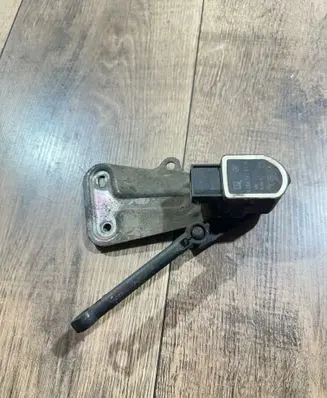 Headlight/headlamp level sensor