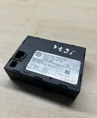 Mercedes-Benz E W211 Door central lock control unit/module A2114452500