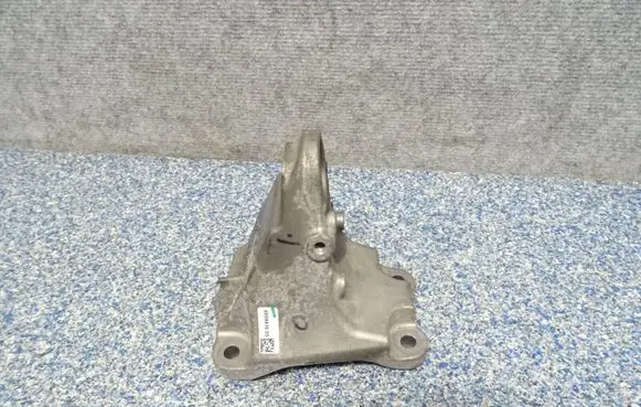 BMW 4 F32 F33 Engine mounting bracket 6859416