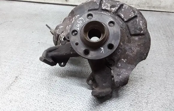 Volkswagen Polo IV 9N3 Front wheel hub spindle knuckle