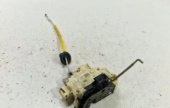 Audi A3 S3 A3 Sportback 8P Front door lock 4F1837015E