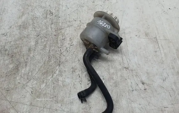 Mitsubishi Outlander Brake fluid reservoir