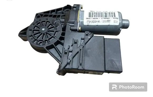 Volkswagen PASSAT B5.5 Rear door window regulator motor 3B9839752CJ 0130821696