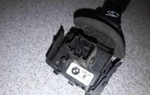 BMW 5 E39 Indicator stalk 8352172