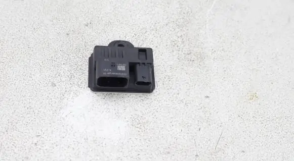 BMW 5 F10 F11 Glow plug pre-heat relay 8570087 857008702 0522120103