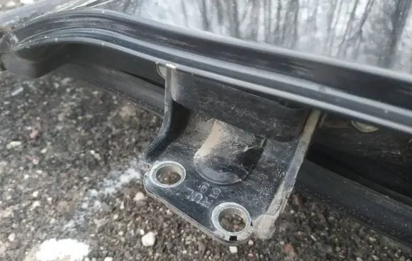 Subaru B9 Tribeca Rear door lower hinge