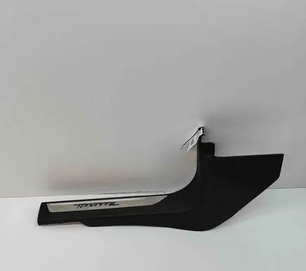 Maserati Levante (A) pillar trim 670047749 670047750
