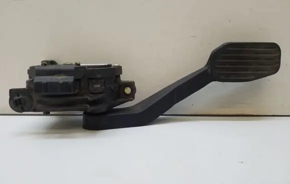 Volvo XC70 Accelerator throttle pedal 30683515 6PV00853715 6PV008537