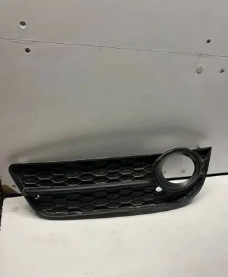Audi A5 8T 8F Front fog light trim/grill 8T0807681