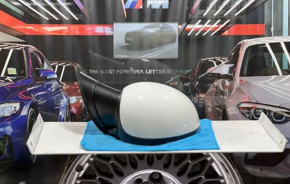 Front door electric wing mirror