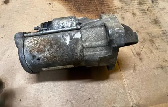 Dacia Dokker Starter motor 233003759R