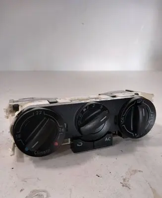 Volkswagen Polo IV 9N3 Climate control unit